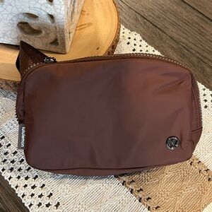 Lululemon everywhere belt bag 1L - Java